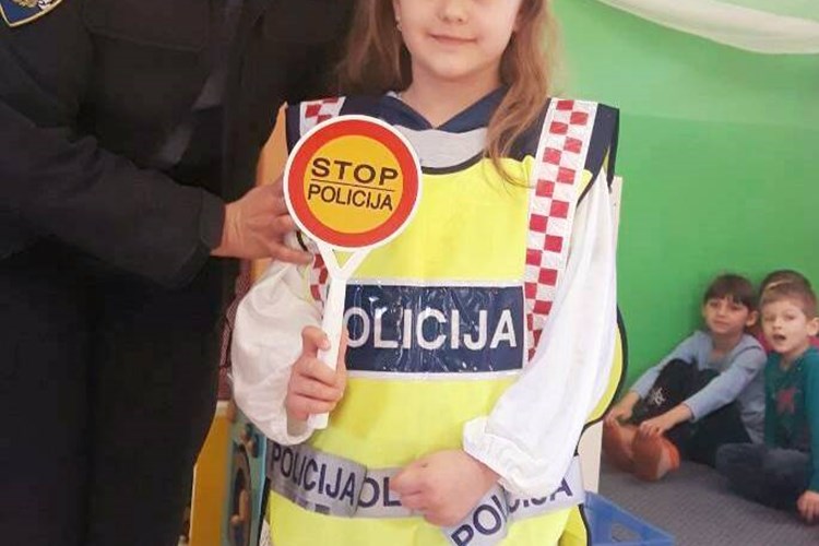 Slika 2018/MOJ PRIJATELJ POLICAJAC I JA U PROMETU 2/ST (5).jpg